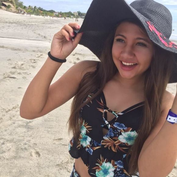 Meet your Posher, Rachel - Picture 1 of 1